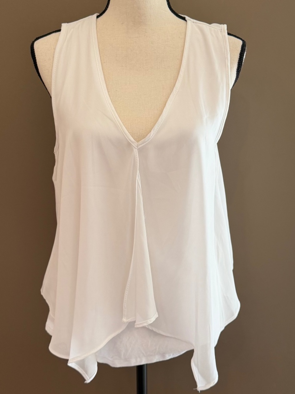Green Envelope White V-Neck Layered Sleeveless Blouse, Size Large